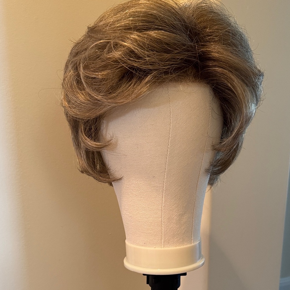 Stylish Brown Women's Wig